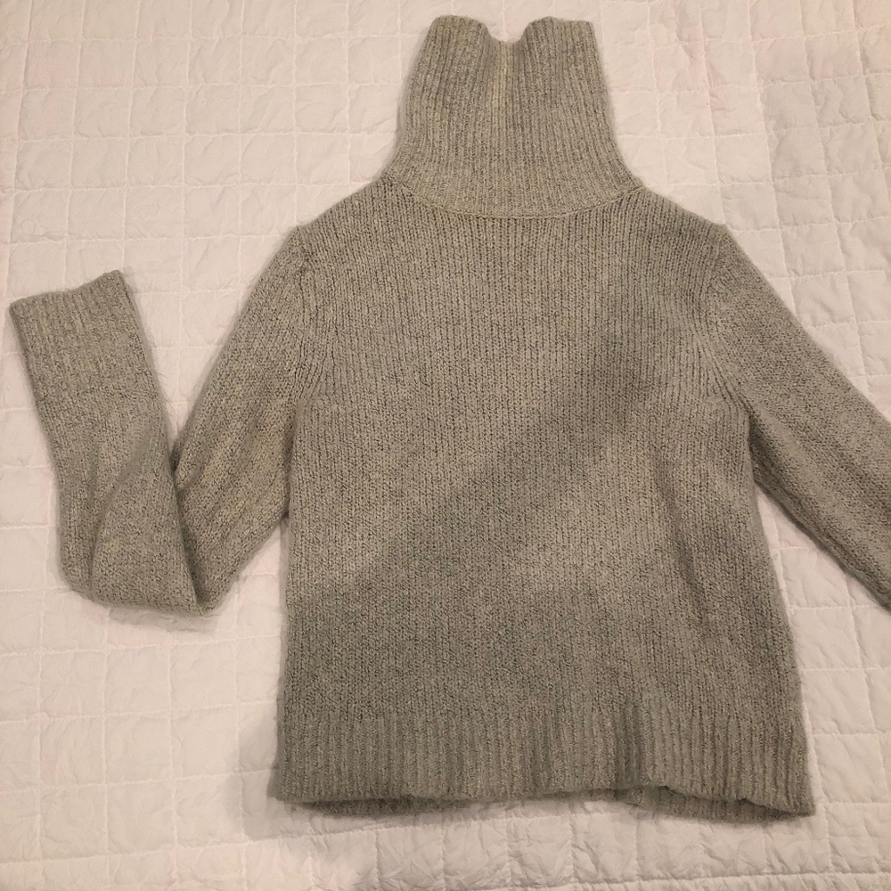 Brandy Melville cream turtleneck one size